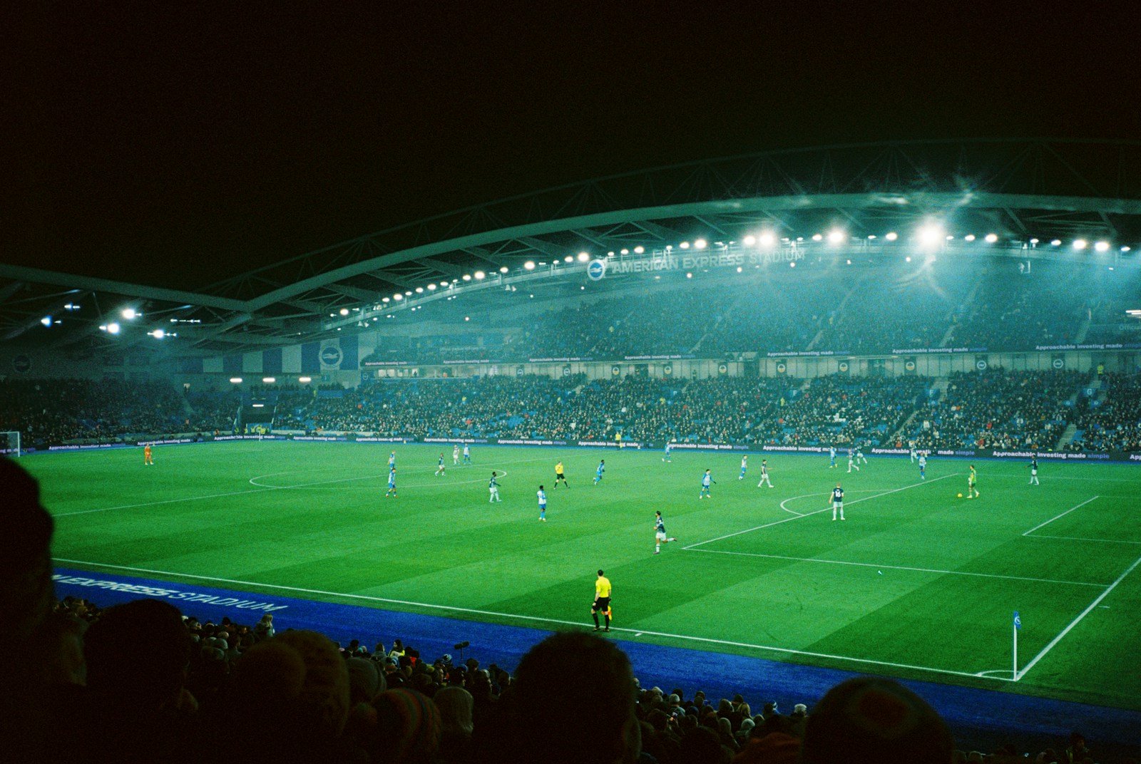 mk体育app — 篮球赛场扣篮瞬间
